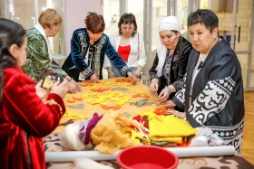 Киіз басудан зергерлік өнерге дейін: Алматыда қолөнерден фестиваль өтіп жатыр - фото 8