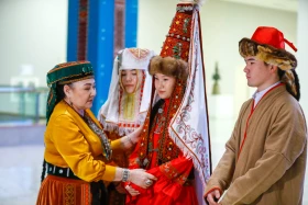 The taizhaq fur coat of Mirzhakyp Dulatuly was displayed — a unique exhibit of the museum - photo 4