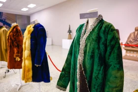 The taizhaq fur coat of Mirzhakyp Dulatuly was displayed — a unique exhibit of the museum - photo 12