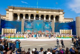 Тысячи алматинцев вышли праздновать Наурыз - фото 1