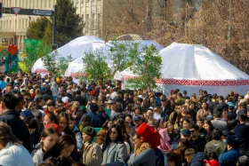Тысячи алматинцев вышли праздновать Наурыз - фото 14