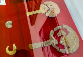 Қола дәуірінен орта ғасырға дейін: Алматыда бірегей жәдігерлер көрсетілді - фото 8