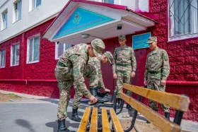 Inside the Army: One Day in the Life of a National Guard Soldier - photo 21