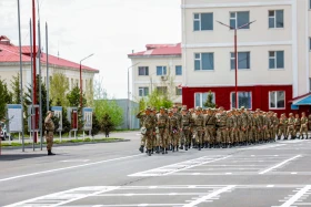 Inside the Army: One Day in the Life of a National Guard Soldier - photo 24
