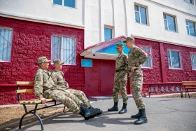Inside the Army: One Day in the Life of a National Guard Soldier - photo 28