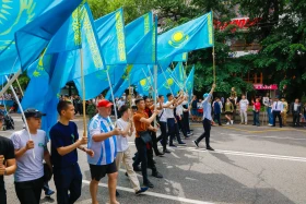 “Batyrlarğa Tağzym” Campaign: Thousands of Almaty Residents Honored WWII Heroe - photo 3
