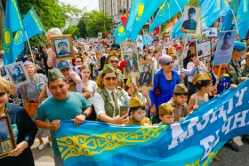 “Batyrlarğa Tağzym” Campaign: Thousands of Almaty Residents Honored WWII Heroe - photo 4