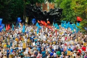 “Batyrlarğa Tağzym” Campaign: Thousands of Almaty Residents Honored WWII Heroe - photo 10