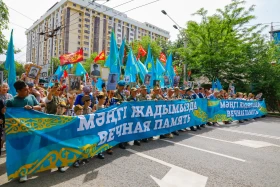 “Batyrlarğa Tağzym” Campaign: Thousands of Almaty Residents Honored WWII Heroe - photo 12