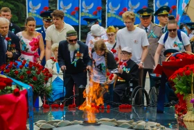“Batyrlarğa Tağzym” Campaign: Thousands of Almaty Residents Honored WWII Heroe - photo 17