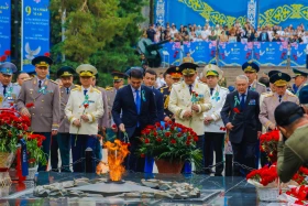 “Batyrlarğa Tağzym” Campaign: Thousands of Almaty Residents Honored WWII Heroe - photo 18