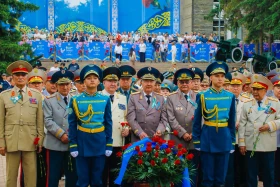 “Batyrlarğa Tağzym” Campaign: Thousands of Almaty Residents Honored WWII Heroe - photo 19