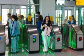 The heavy passenger load caused brief interruptions in LRT operations, CTS reported - photo 5
