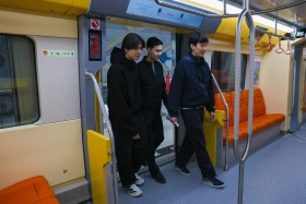 The heavy passenger load caused brief interruptions in LRT operations, CTS reported - photo 7