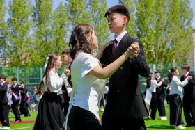 Свыше 215 тысяч одиннадцатиклассников оканчивают школы Казахстана - фото 4