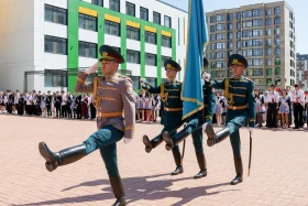 Свыше 215 тысяч одиннадцатиклассников оканчивают школы Казахстана - фото 17