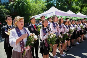 Свыше 215 тысяч одиннадцатиклассников оканчивают школы Казахстана - фото 23