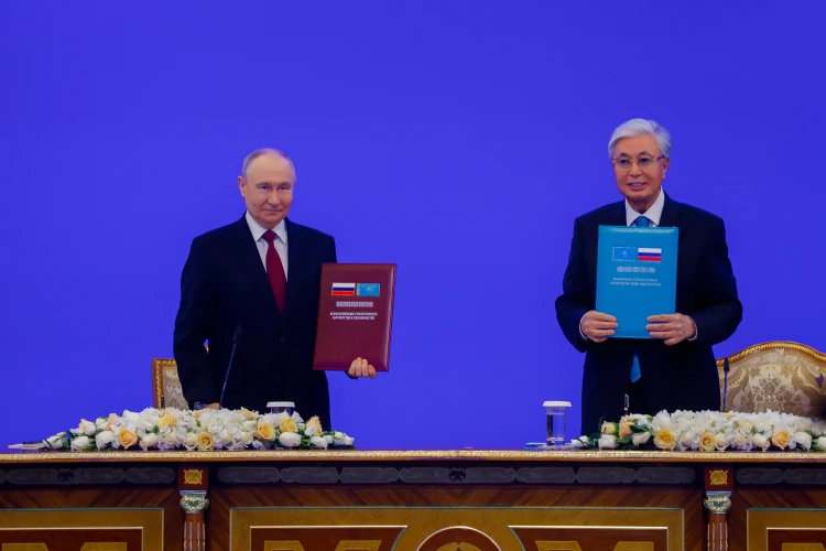 Tokayev, Putin ink joint statement on seven pillars of friendship, good-neighborliness