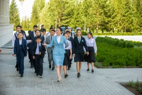 Сто школьников из регионов Казахстана посетили Акорду - фото 2