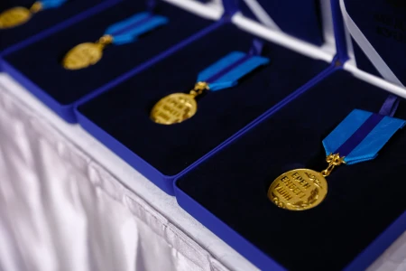Государственные награды получили сотрудники Управделами Президента - фото 1