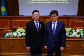 Presidential Administration Affairs Office Employees Receive State Awards - photo 39