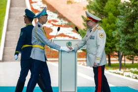 Президент Казахстана принял участие в церемонии поднятия Государственного флага - фото 11