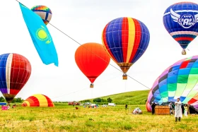 Colorful hot air balloons soar above Kazakhstan's Kaskelen - photo 2