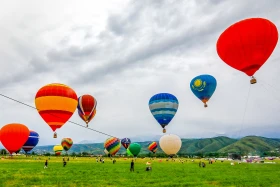 Colorful hot air balloons soar above Kazakhstan's Kaskelen - photo 3
