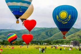 Colorful hot air balloons soar above Kazakhstan's Kaskelen - photo 9