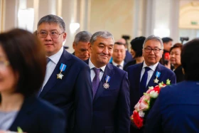 Президент бір топ медицина қызметкеріне мемлекеттік наградалар тапсырды - фото 7
