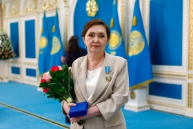 Президент бір топ медицина қызметкеріне мемлекеттік наградалар тапсырды - фото 17