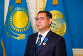 Президент бір топ медицина қызметкеріне мемлекеттік наградалар тапсырды - фото 20