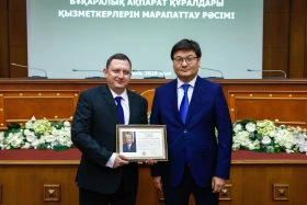 Мемлекет басшысы Президент Телерадиокешенінің қызметкерлерін марапаттады - фото 24