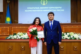 Мемлекет басшысы Президент Телерадиокешенінің қызметкерлерін марапаттады - фото 27