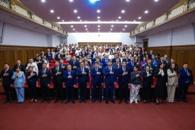 Мемлекет басшысы Президент Телерадиокешенінің қызметкерлерін марапаттады - фото 2
