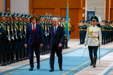 Премьер-министр Грузии прибыл в Астану - фото 1