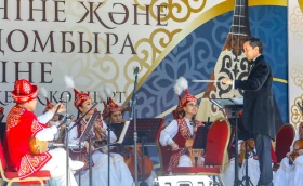 Құрманғазы оркестрінің Ұлттық домбыра күніне арналған концерттерін 2000-нан астам адам тамашалады - фото 4