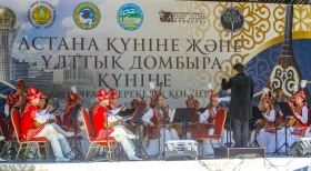 Құрманғазы оркестрінің Ұлттық домбыра күніне арналған концерттерін 2000-нан астам адам тамашалады - фото 2