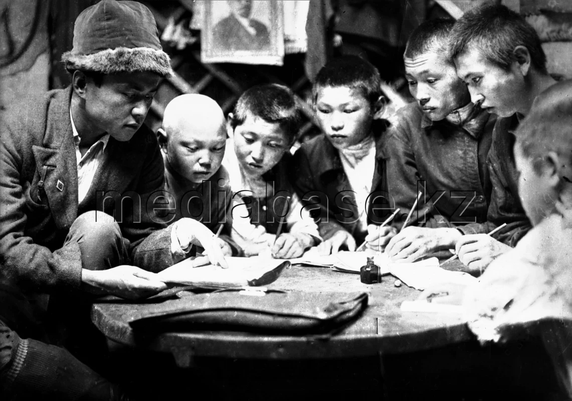 Ауыл мектебі 1915 жыл - фото 1