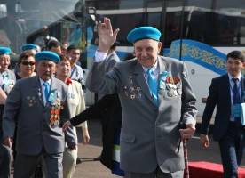 АСТАНАДАҒЫ ӘУЕ ПАРАДЫ: Әскери ұшқыштар асқан шеберлік үлгісін көрсетті - фото 3