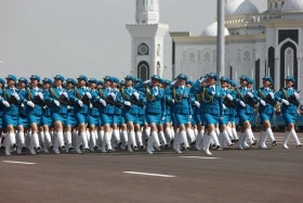 АСТАНАДАҒЫ ӘУЕ ПАРАДЫ: Әскери ұшқыштар асқан шеберлік үлгісін көрсетті - фото 23