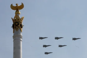 АСТАНАДАҒЫ ӘУЕ ПАРАДЫ: Әскери ұшқыштар асқан шеберлік үлгісін көрсетті - фото 27