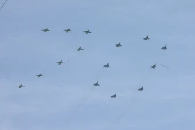 АСТАНАДАҒЫ ӘУЕ ПАРАДЫ: Әскери ұшқыштар асқан шеберлік үлгісін көрсетті - фото 34