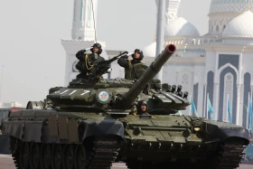 АСТАНАДАҒЫ ӘУЕ ПАРАДЫ: Әскери ұшқыштар асқан шеберлік үлгісін көрсетті - фото 35