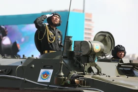 АСТАНАДАҒЫ ӘУЕ ПАРАДЫ: Әскери ұшқыштар асқан шеберлік үлгісін көрсетті - фото 37