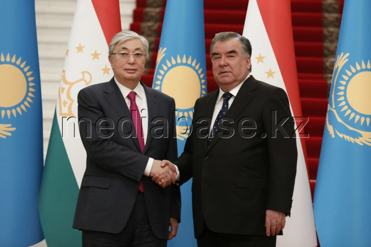 Қасым-Жомарт Тоқаев Эмомали Рахмонмен кездесті - фото 1