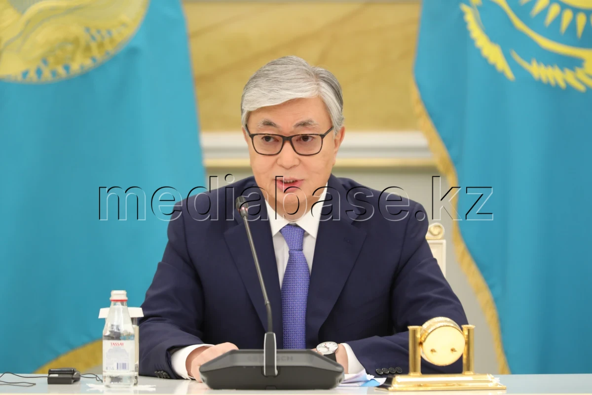 Қасым-Жомарт Тоқаев Ақордада қазақстандық және шетелдік журналистермен кездесуде - фото 1