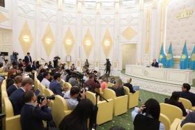 Қасым-Жомарт Тоқаев Ақордада қазақстандық және шетелдік журналистермен кездесуде - фото 3