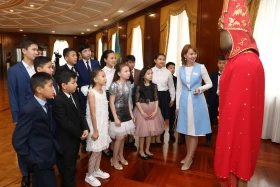 Касым-Жомарт Токаев встретился с одаренными детьми в Акорде - фото 2