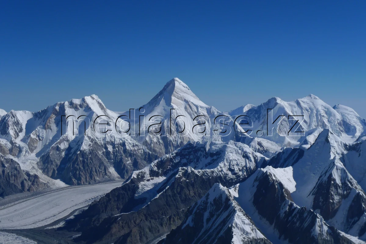 Хан Тәңірі шыңы - фото 1